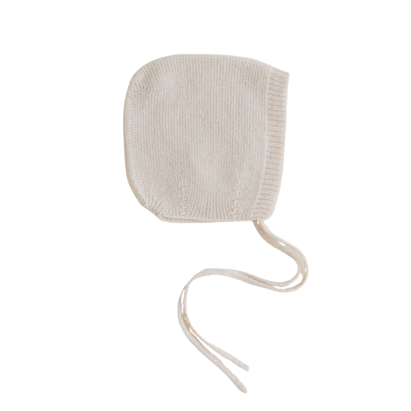 Hvid bonnet newborn merino wollen strikmutsje in de kleur cream - de Wevershoek
