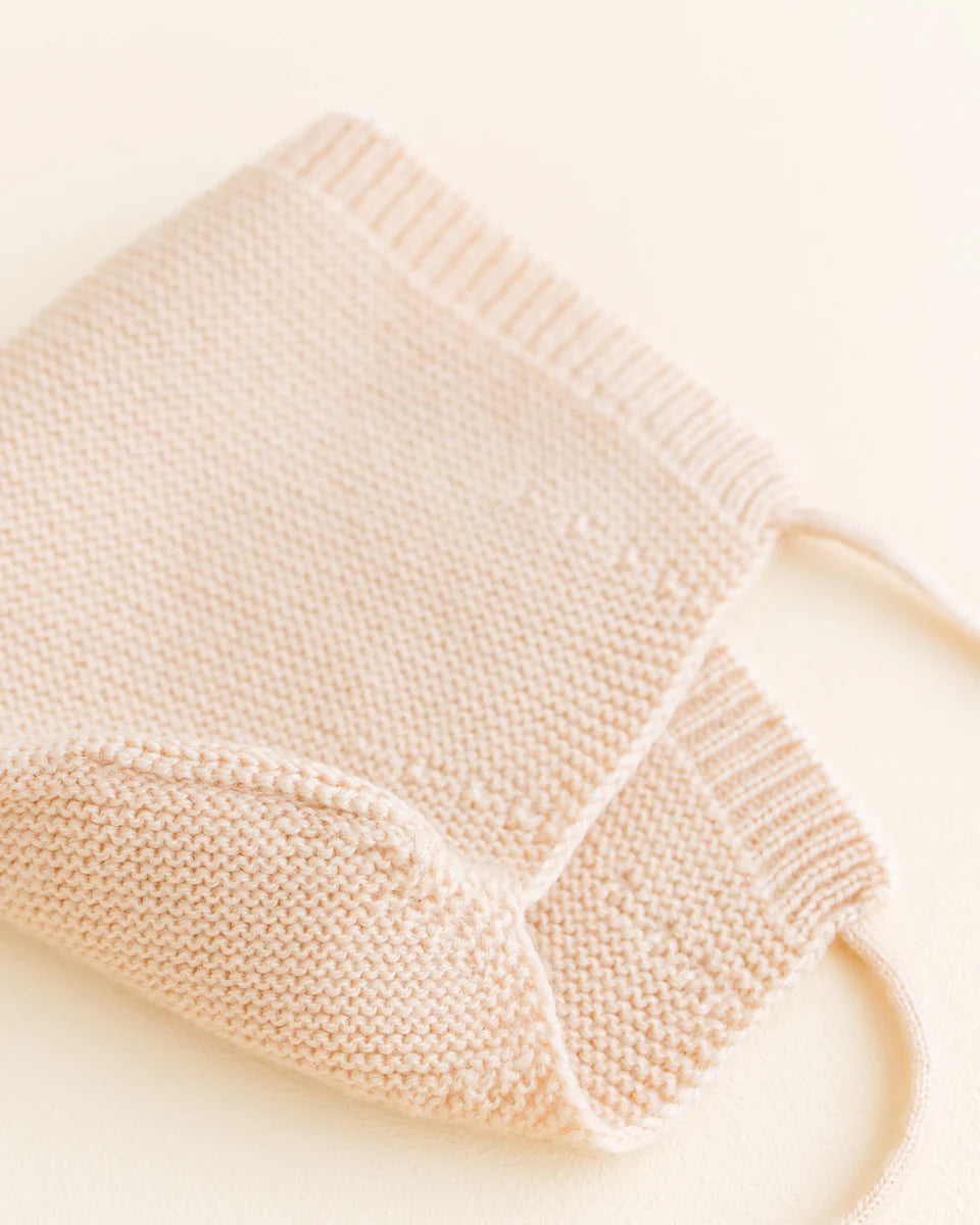 Hvid strikmutsje newborn - Oat