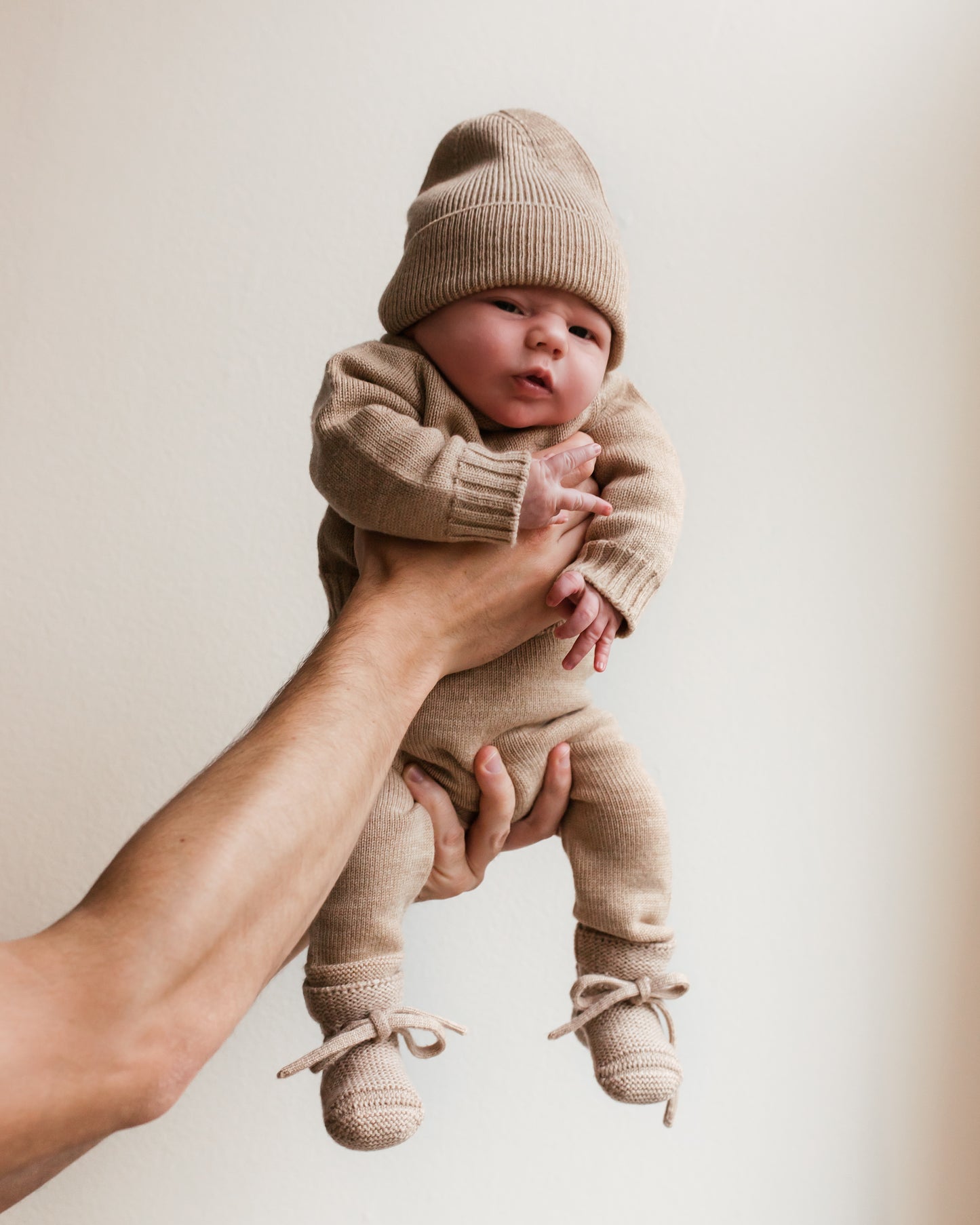 Hvid beanie Fonzie newborn - Sand