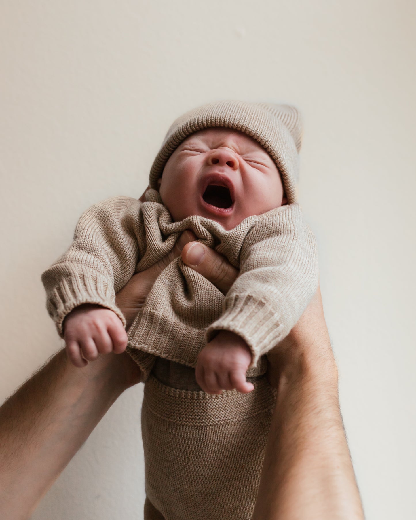 Hvid beanie Fonzie newborn - Sand