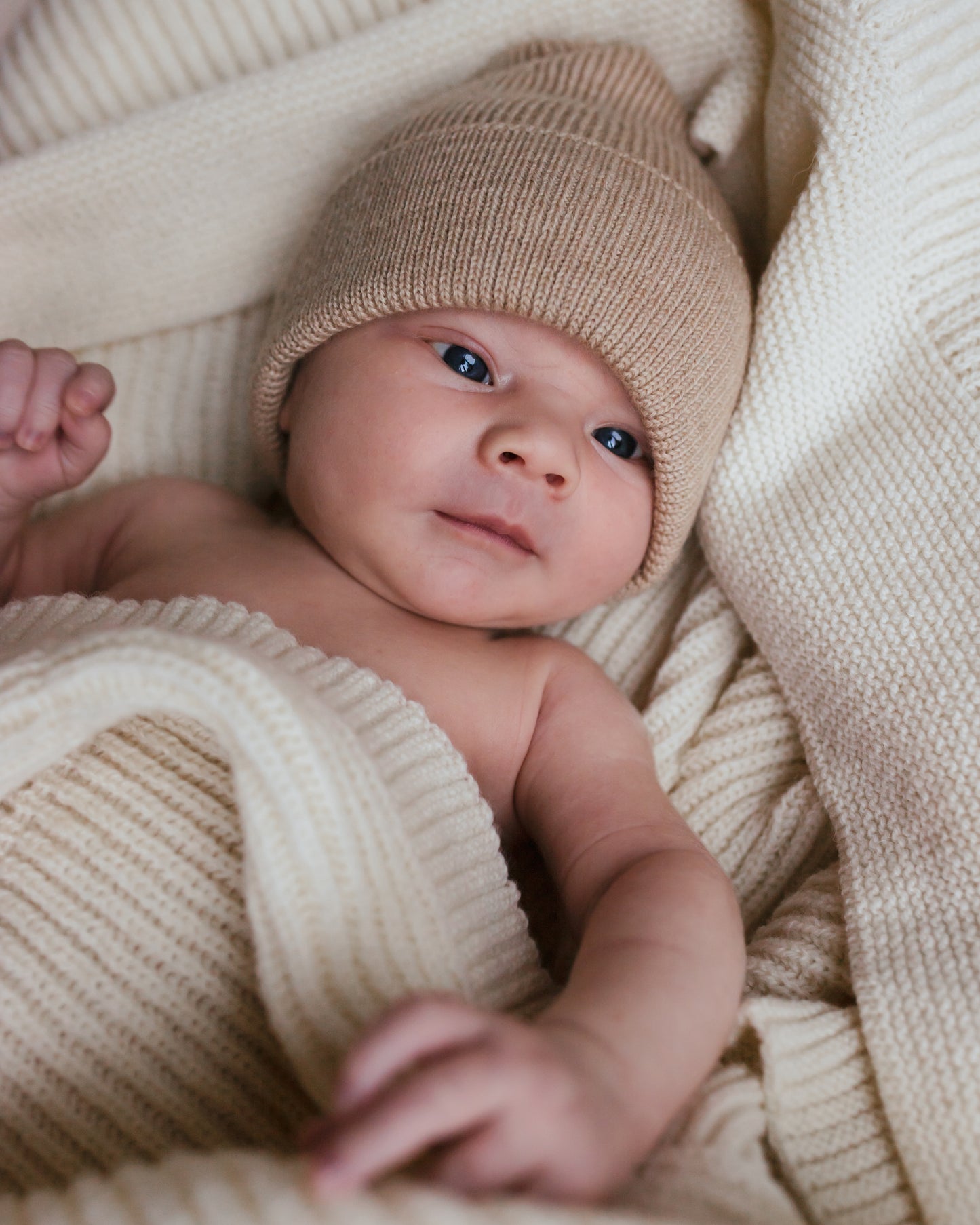 Hvid beanie Fonzie newborn - Sand