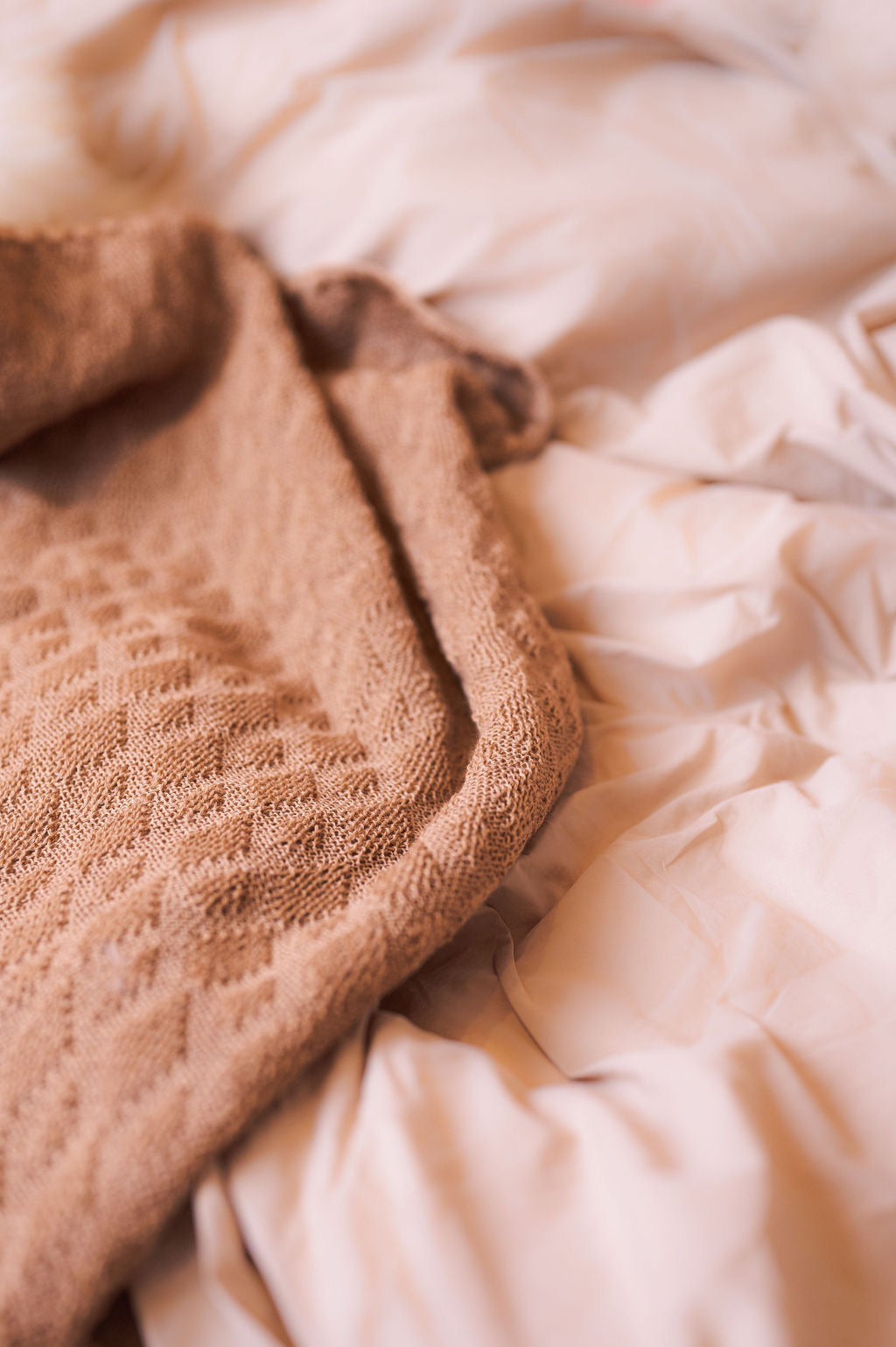 DISANA-WOLLEN-BABYDEKEN-CARAMEL-2