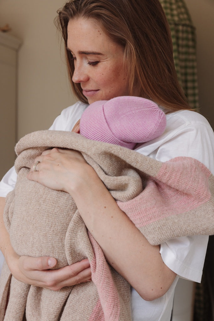 Hvid blanket Gilbert - Sand / Bubblegum