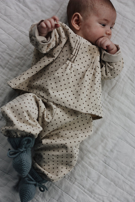 Lalaby katoenen baby broekje Pixie – Brown dot