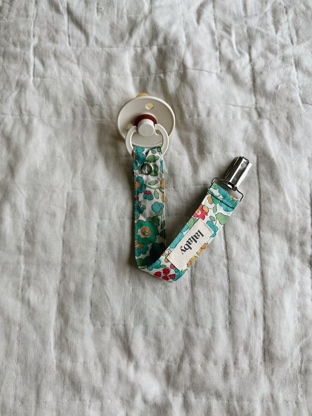 Lalaby Cotton Pacifier Clip – Blue Betsy