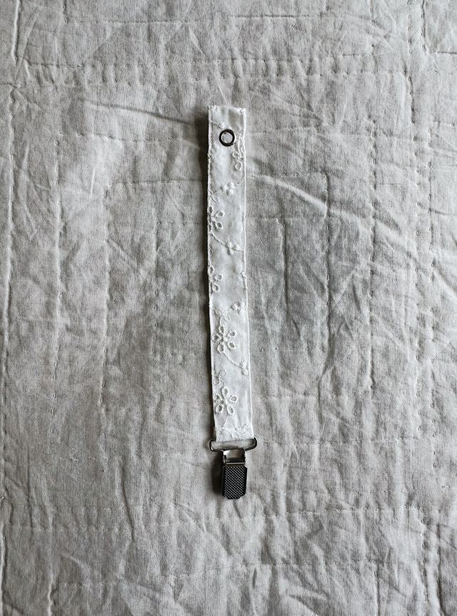 Lalaby katoenen speenkoord – Broderie Anglaise