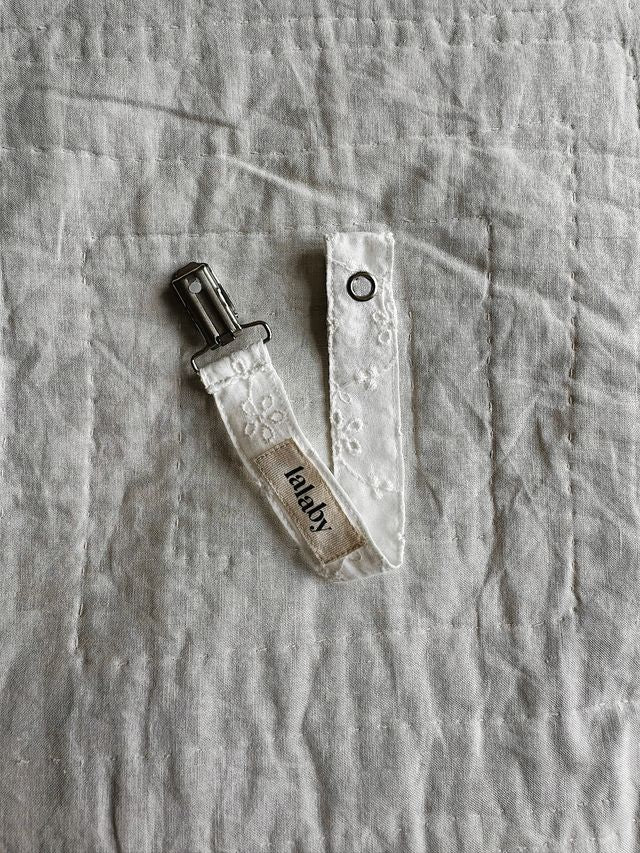 Lalaby katoenen speenkoord – Broderie Anglaise