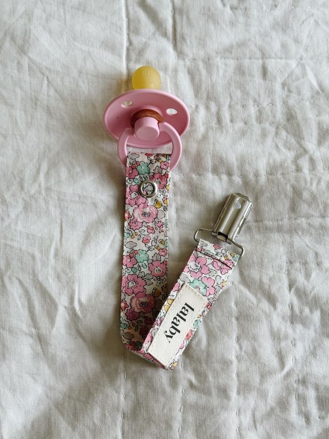Lalaby katoenen speenkoord – Pink Betsy