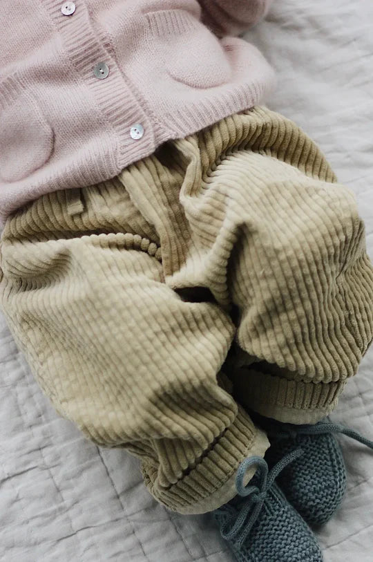 Lalaby katoenen mega corduroy baby broekje Charlie – Olive