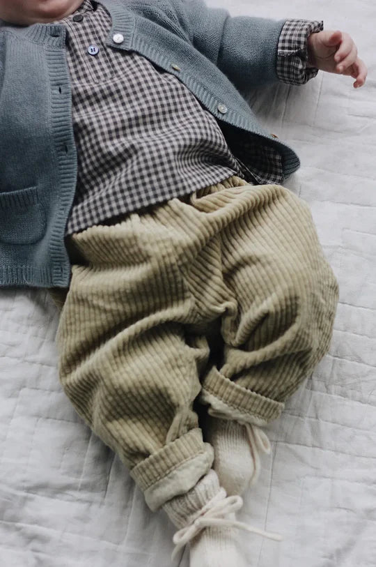 Lalaby katoenen mega corduroy baby broekje Charlie – Olive