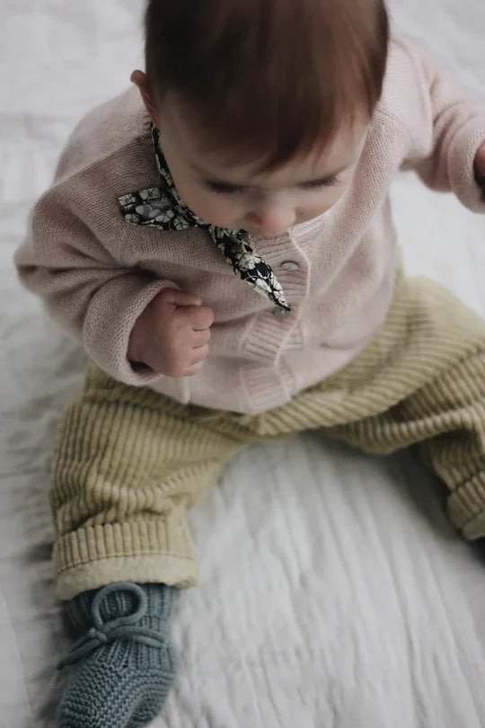 Lalaby katoenen mega corduroy baby broekje Charlie – Olive