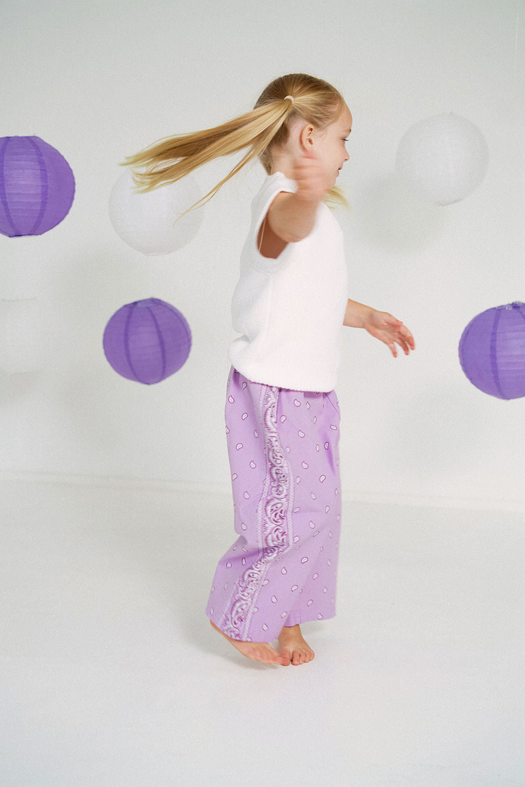 Rory George katoenen bandana broekje - Lilac w/ red stitch