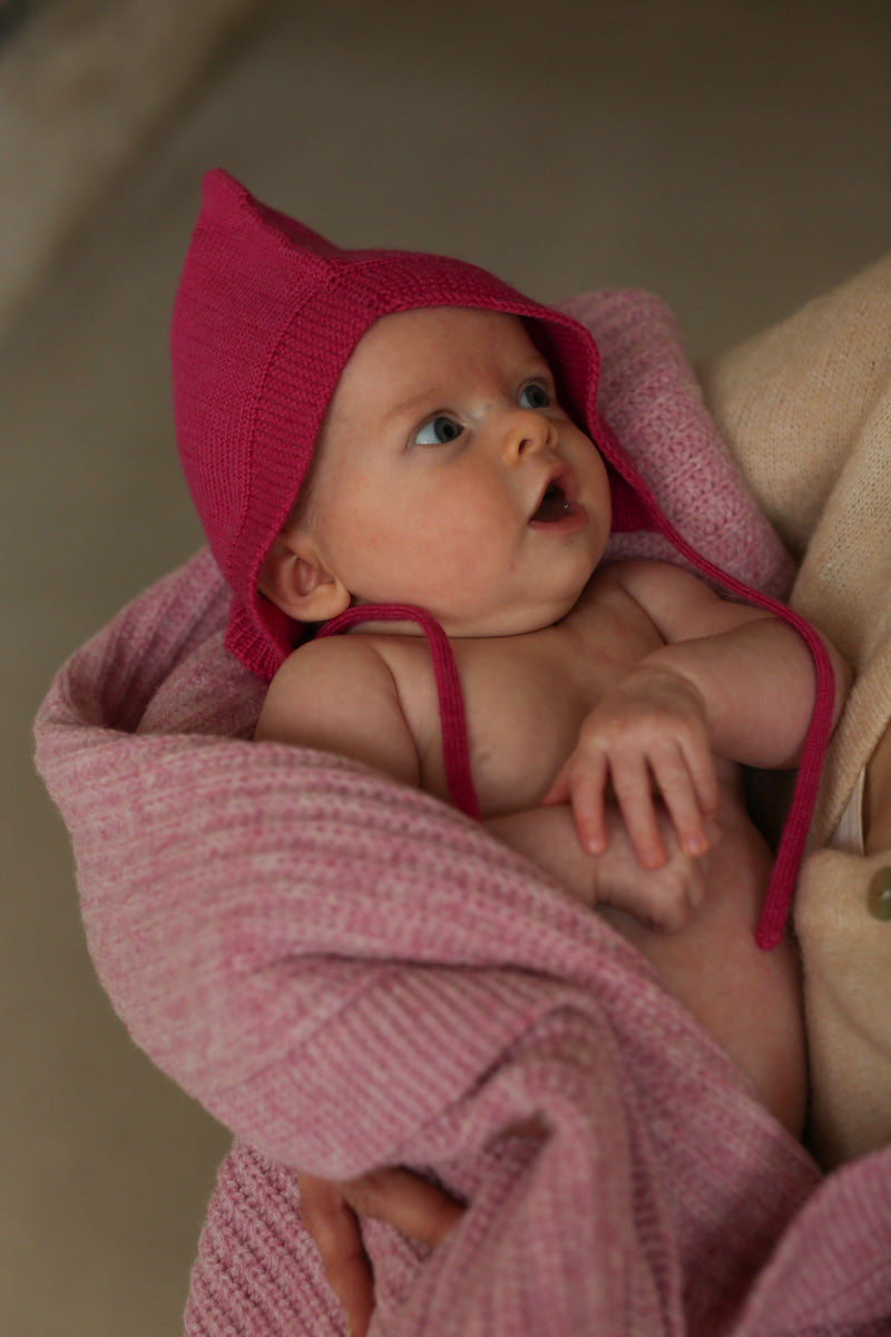 Hvid Pixie bonnet Isidor - Fuchsia