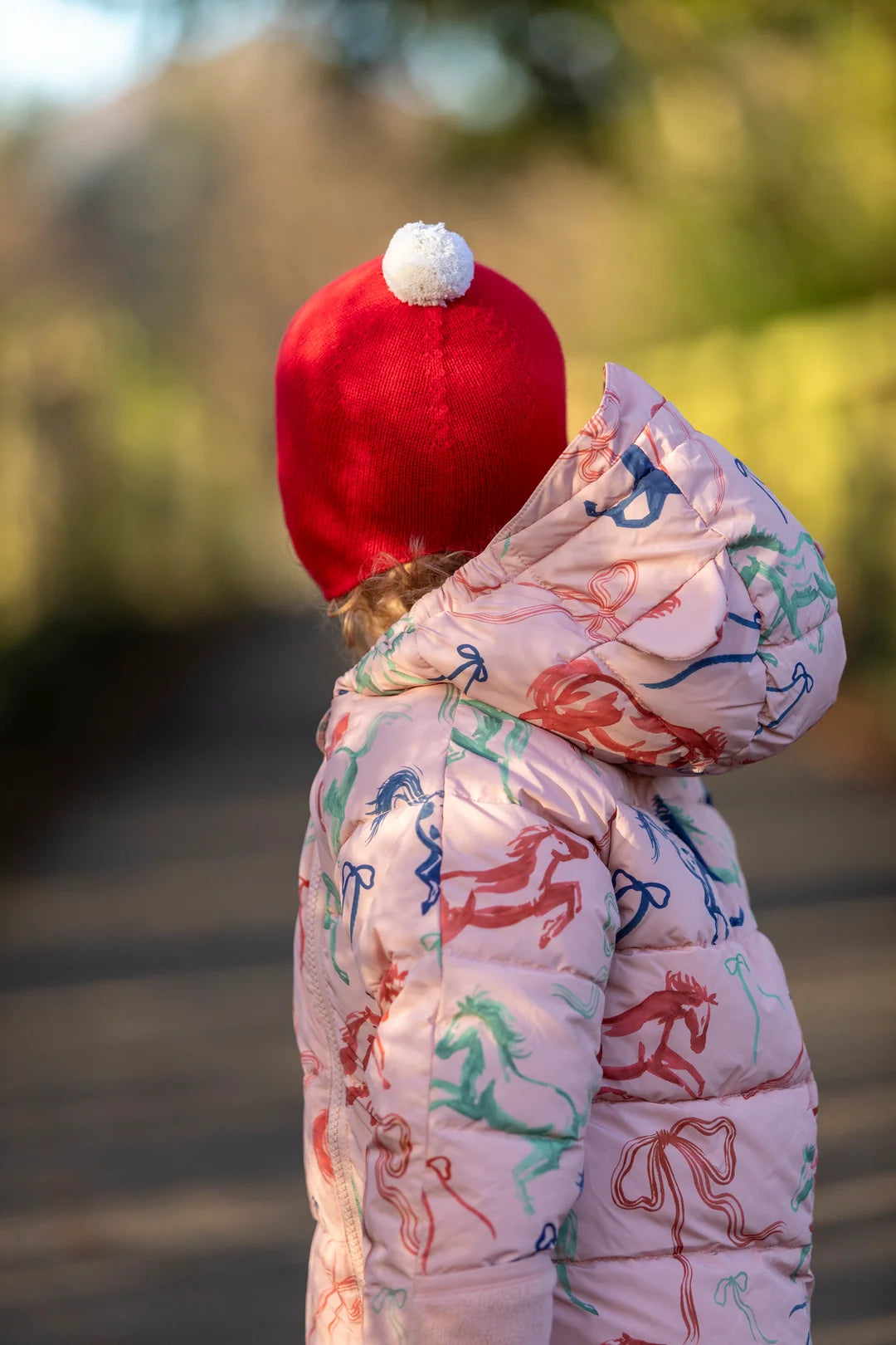 Rosie Sugden kasjmier strikmutsje met pom-pom - Festive Red / White