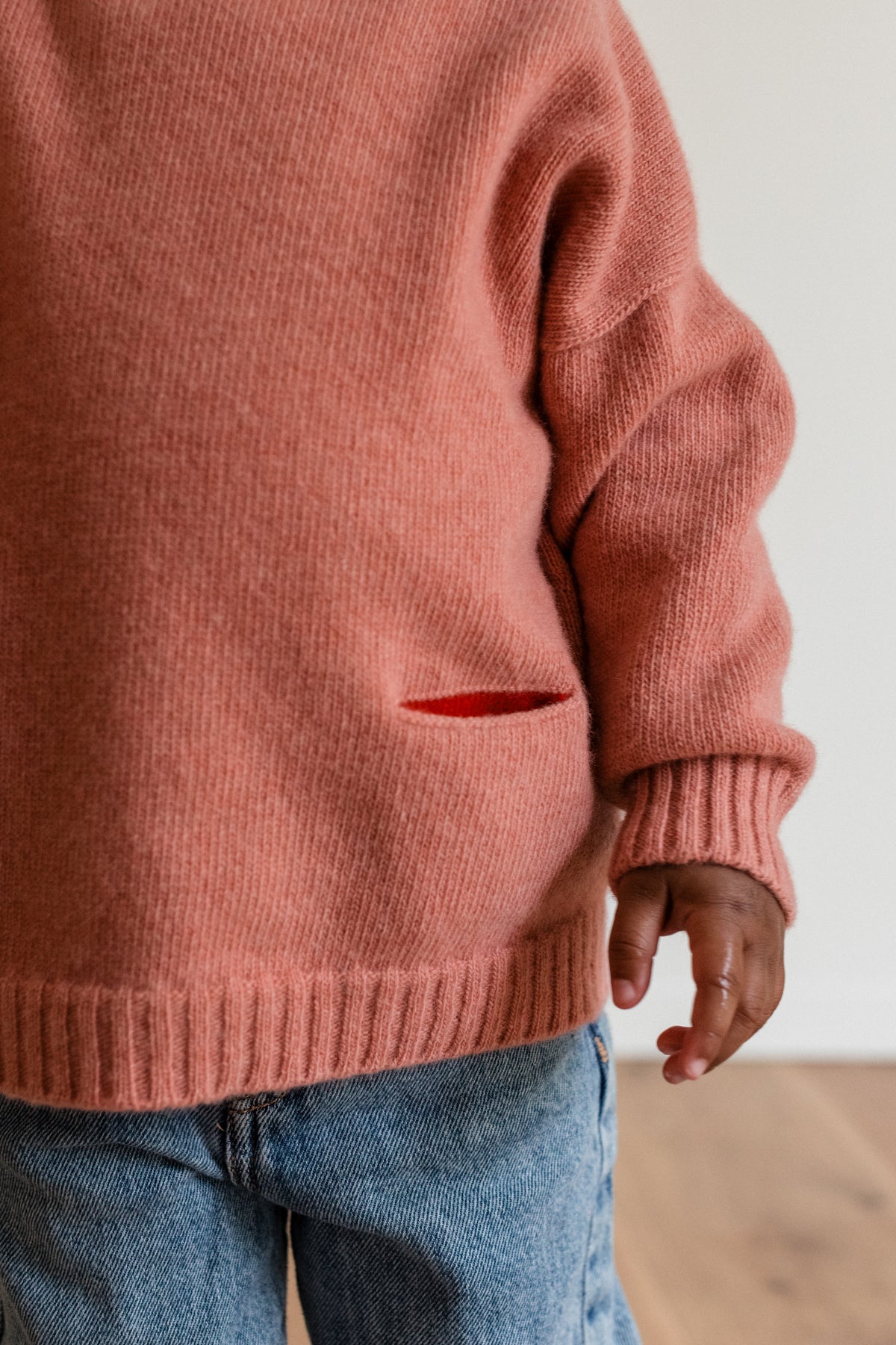 Hvid sweater Kasper - Strawberry Milkshake