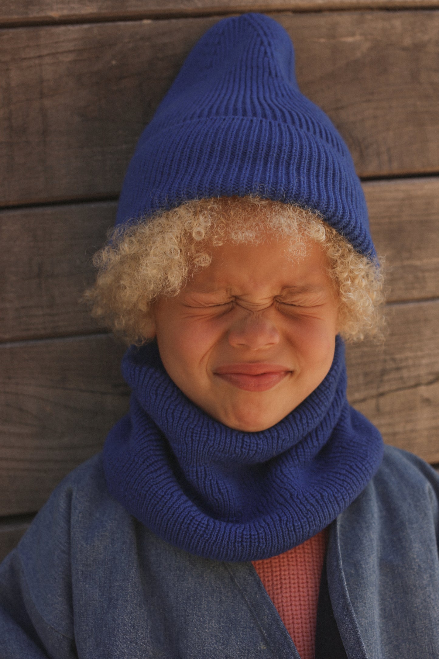 Hvid tube sjaal Gigi - Cobalt blue